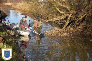 Fischrettung in der Schunter zwischen Beienrode und Ochsendorf
